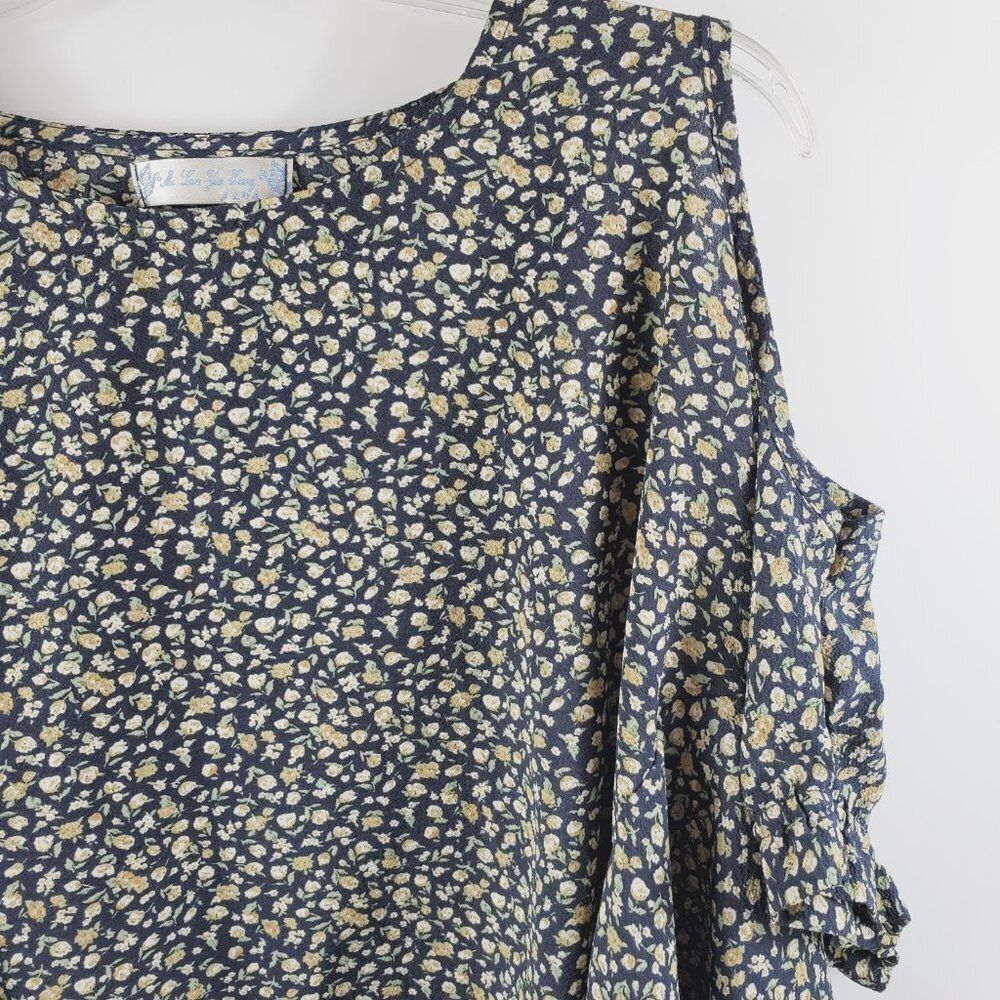 Asymmetrical Navy Floral Cold Shoulder Top + Short Billowy Ruffled Sleeves Sz S - Picture 3 of 12
